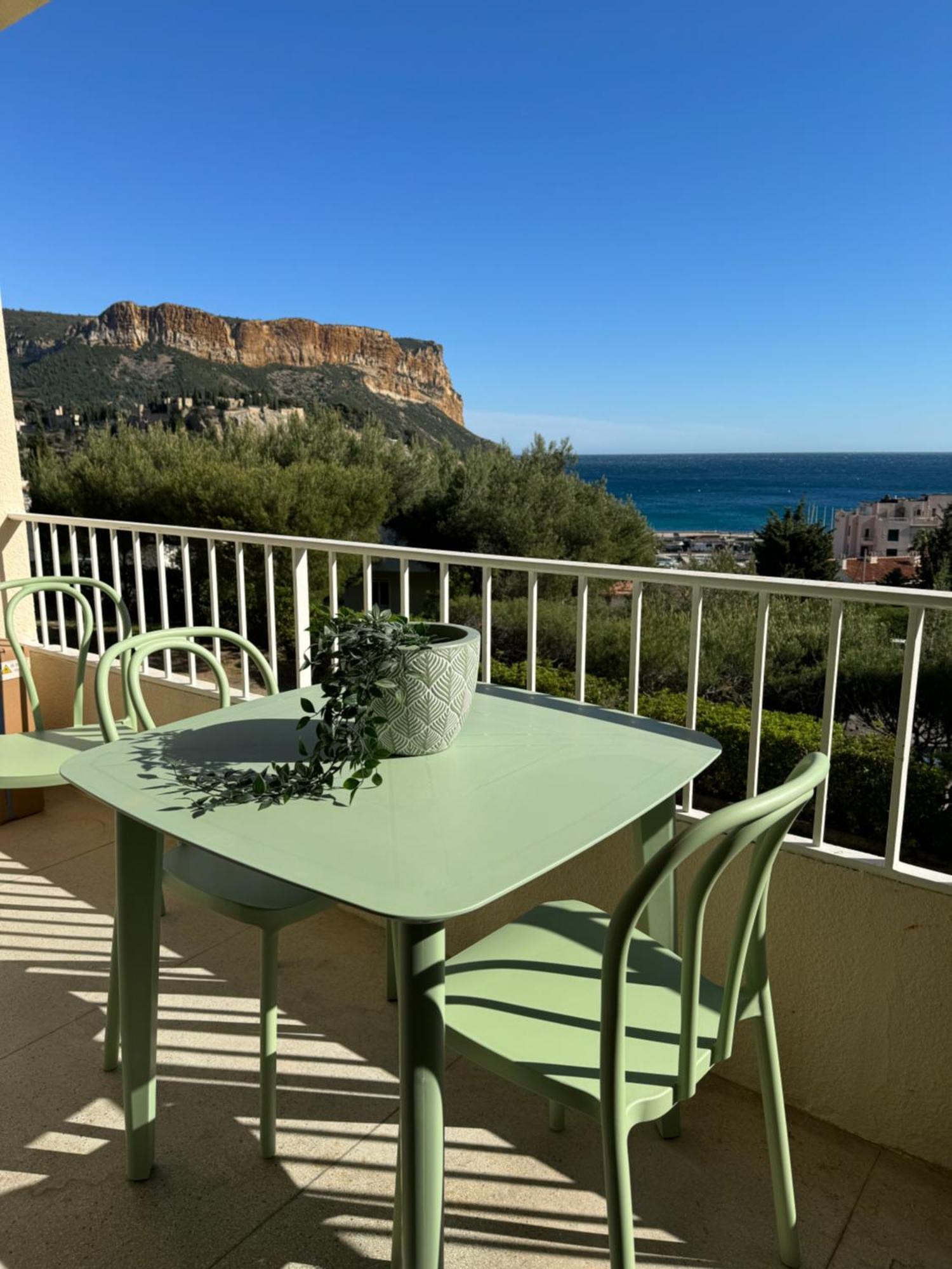 Апартаменты Le Balcon De La Rade Каси Экстерьер фото