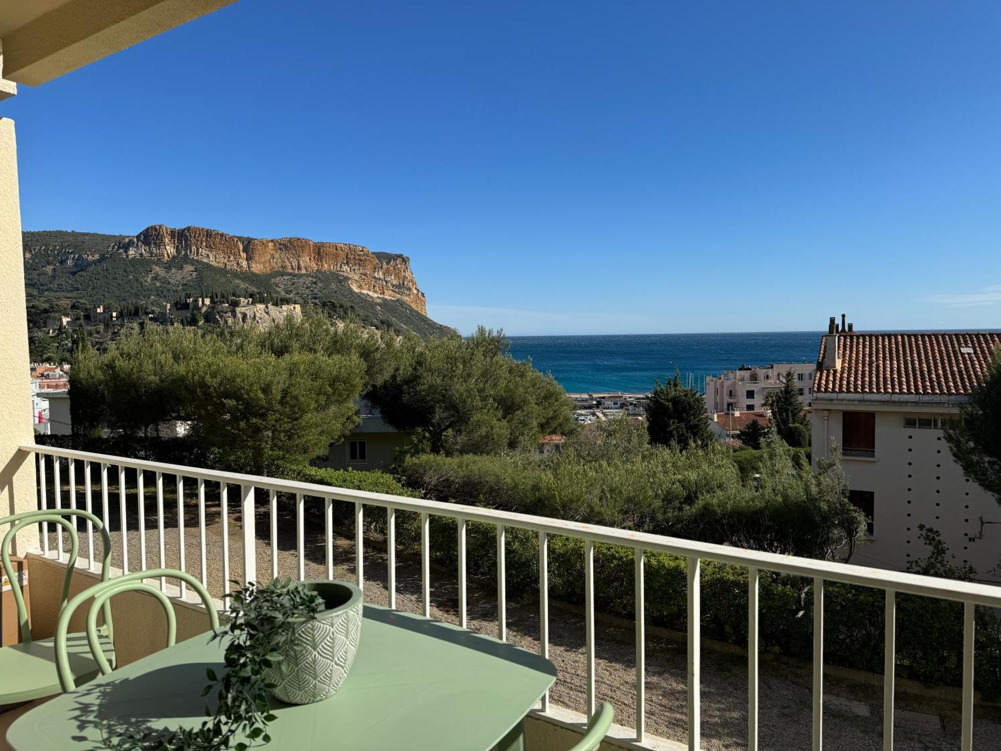Апартаменты Le Balcon De La Rade Каси Экстерьер фото